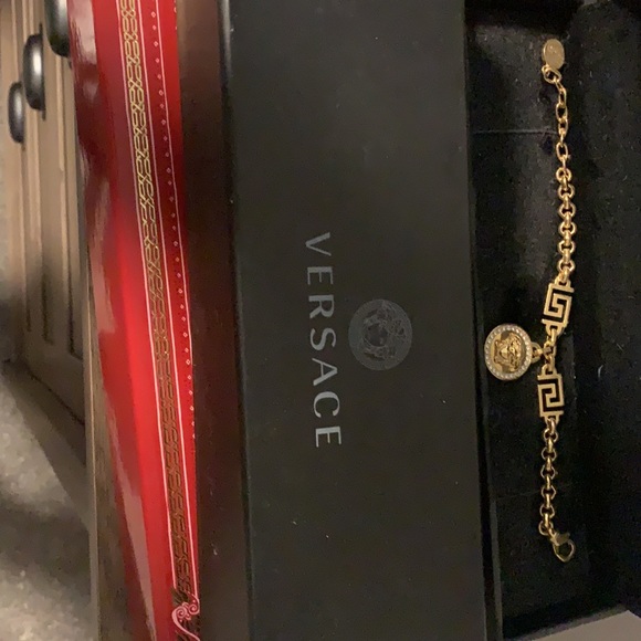 Versace gold link bracelet medusa pendent - Picture 2 of 2